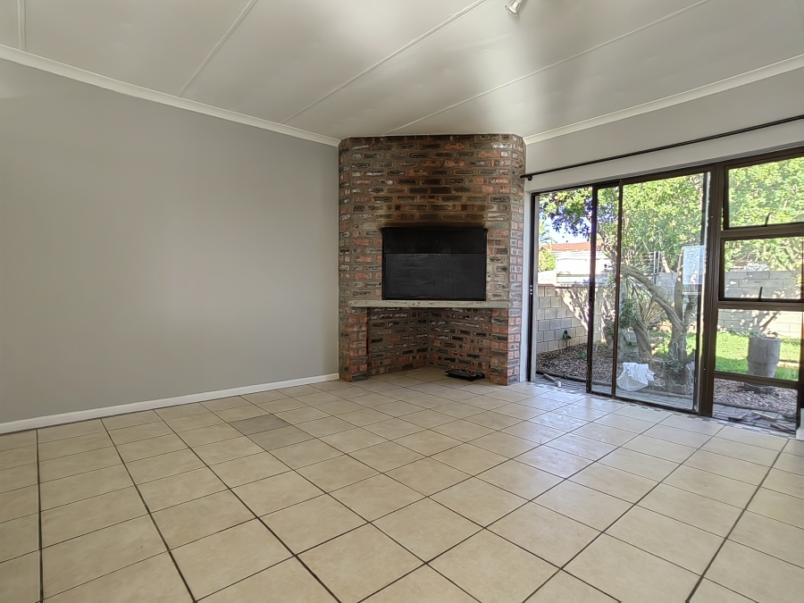 To Let 3 Bedroom Property for Rent in Heiderand Western Cape